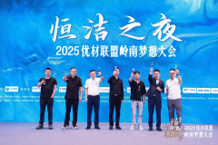 <b>从社区二方米的小店到城市核心店</b>